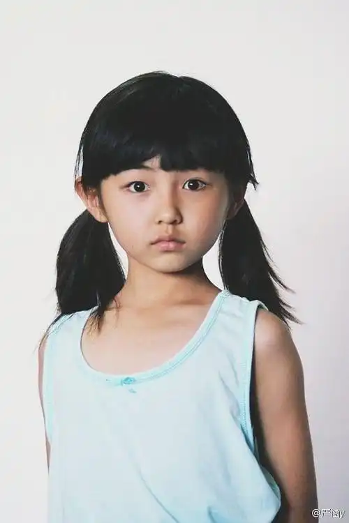 张子枫小时候真的好可爱啊,想捏她脸【多图】【持更】