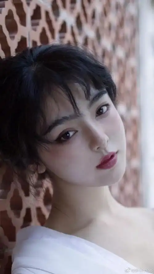 又欲又纯真的狐狸眼美少女是人间真实存在的吗