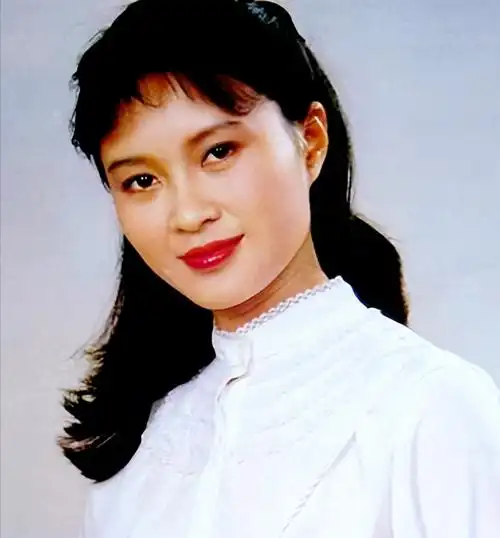 回顾方舒一婚嫁陈国星二婚嫁小10岁屠洪刚被抛弃65岁苍老难辨