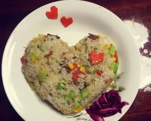 爱心炒米饭(心心相印)的做法