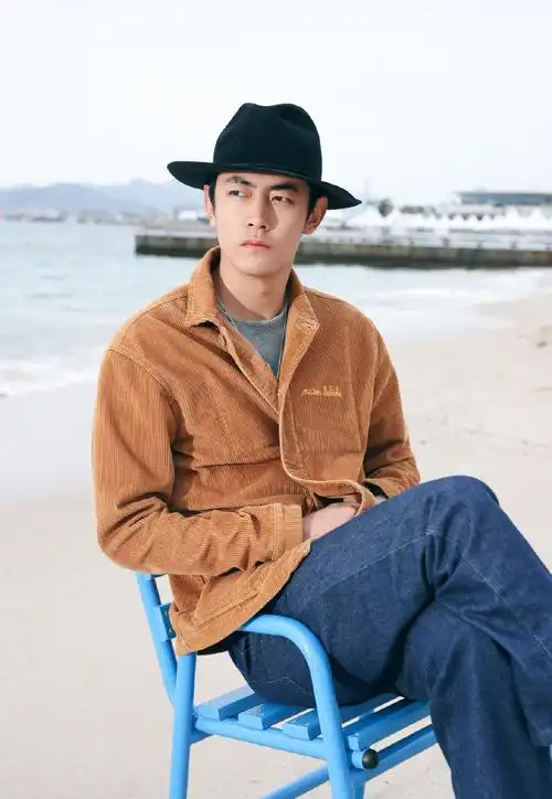 纪凌尘帅气时尚写真图片