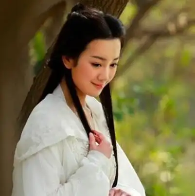 此次出演继陈玉莲,李若彤,刘亦菲后最新一版王语嫣,张檬也是一早就