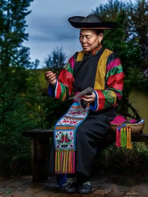 土族盘绣传统手艺推陈出新才能永葆活力