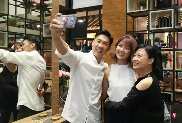 《人在旅途》39年:满满的回忆,演员今昔变化大,60岁向云很幸福