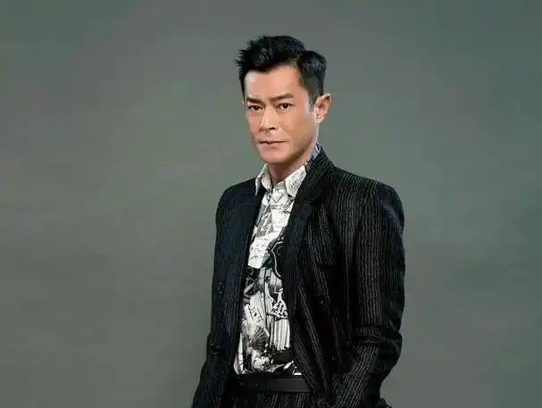 52岁古天乐近照曝光!面部狰狞似木偶,网友直言像三星堆