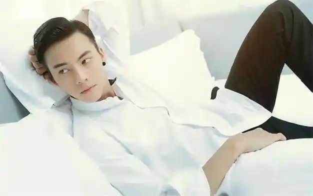 陈伟霆何穗再曝同居秘闻,复合传闻引热议,网友:这次能长久吗?