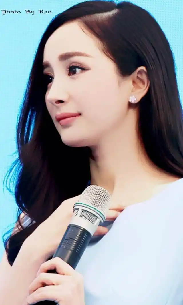 仰拍角度大pk!刘诗诗刘亦菲美如画,杨幂鼻孔抢镜!