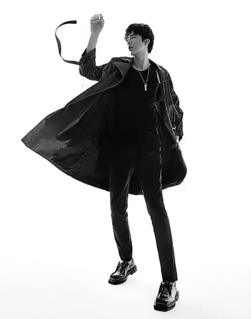 12《时尚芭莎电子刊|刘宇宁:飞速旋转 成长风暴》大哥演唱会宣传海报.