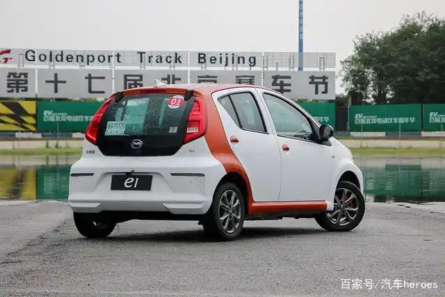 试驾2020款比亚迪e1,续航满足,车身灵动