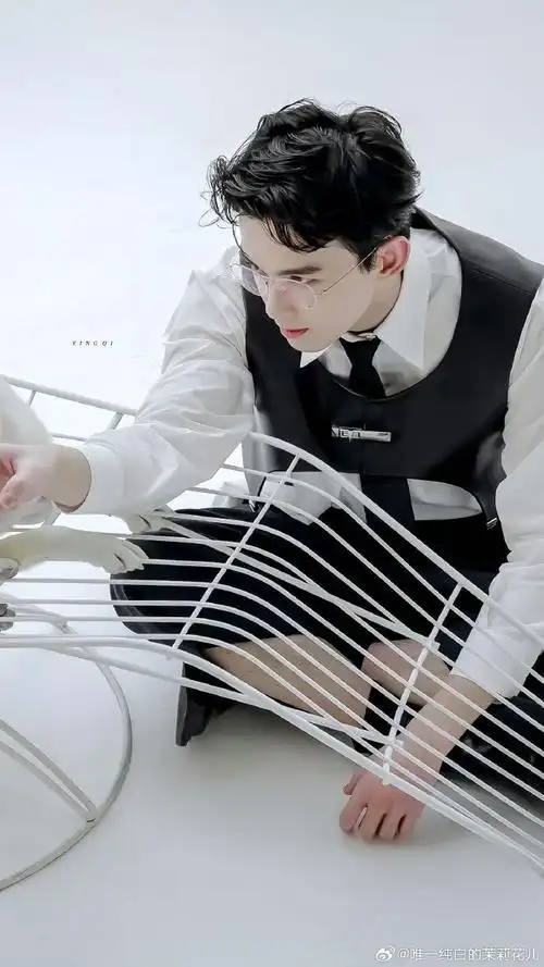 请吴磊把眼镜焊在脸上##吴磊戴眼镜好像高冷的禁欲学长