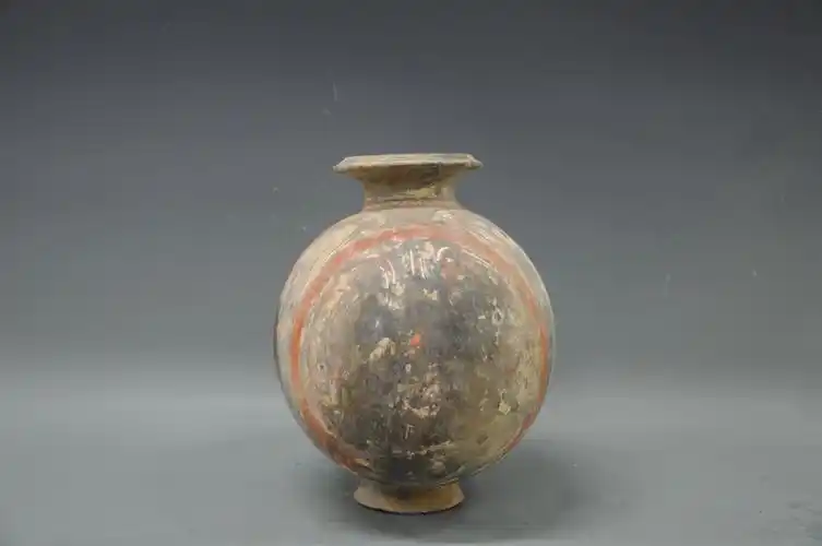 汉代彩绘陶茧形壶