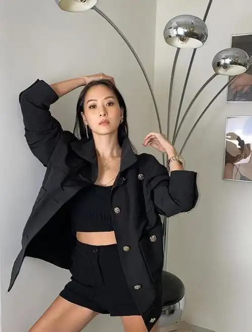 台湾第一名媛孙芸芸冻龄不老晒20年前抱娃照网友以为昨天拍的