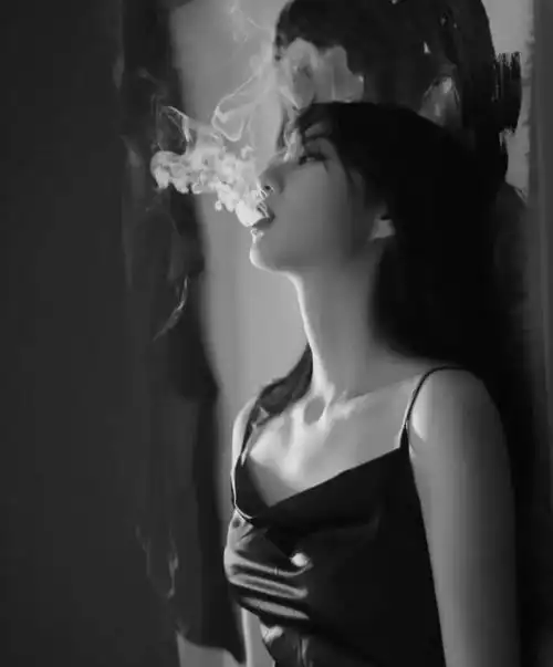 气质美女  #氛围感美女  #氛围感  #黑白美女