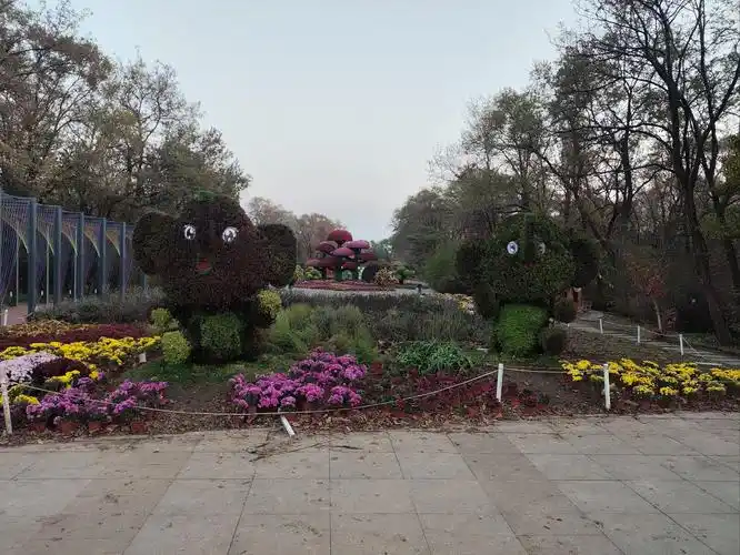 景色很美!每个园都有自己的独特之