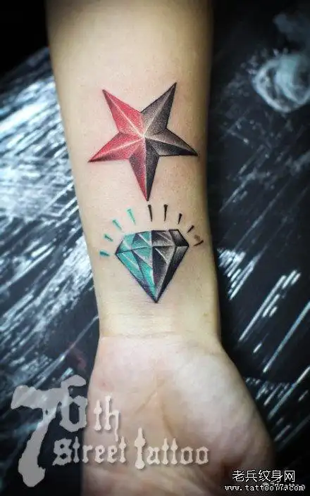 手臂五星钻石纹身图案