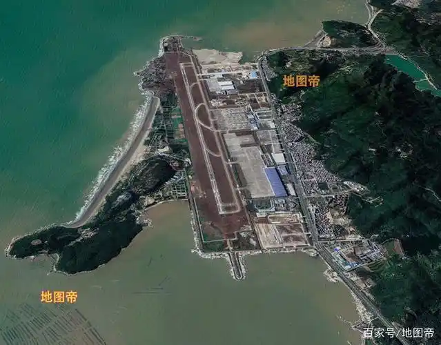 航拍珠海金湾机场,广东省第三大机场,跑道4000米国内少见