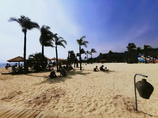 云南澄江的网红红沙滩和月亮公园最后一张飞机原图