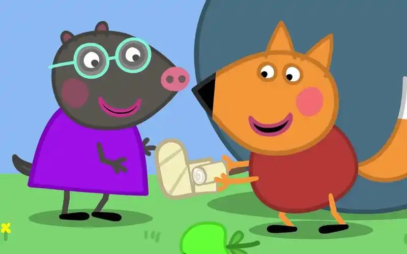 小猪佩奇第七季:棕熊医生带来了生动的救护车体验,孩子老师感谢