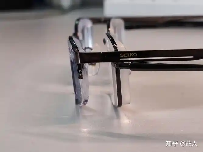 800度近视眼镜不同折射率对比