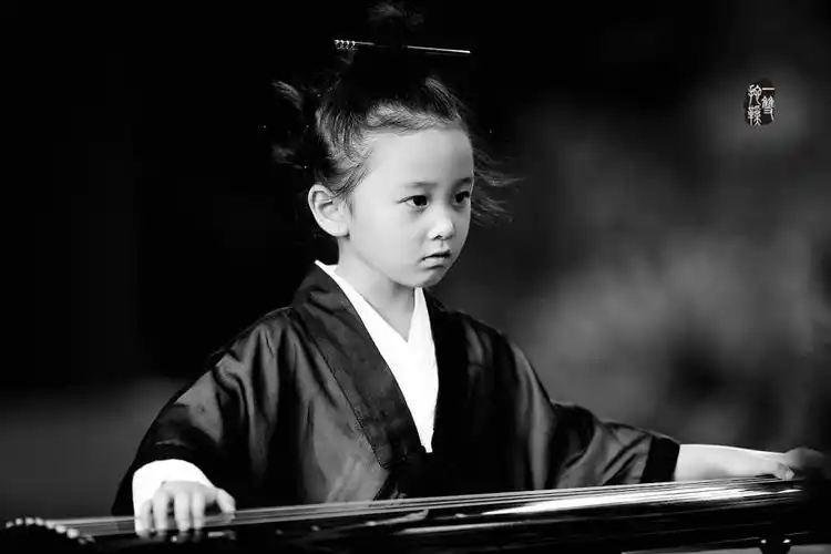 武汉长春观最萌小道姑走红琴棋书画样样精通