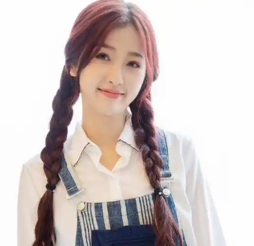 原创th9成员出席活动谢可寅长腿优越虞书欣和刘雨昕同框脸胖吃亏了