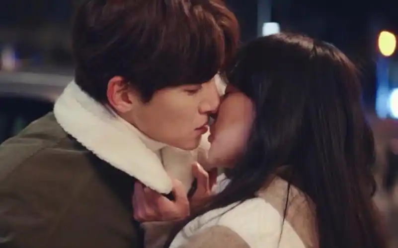 【池昌旭&金智媛】都爱同框14cut:被发现的小心思,其实我爱你_哔哩