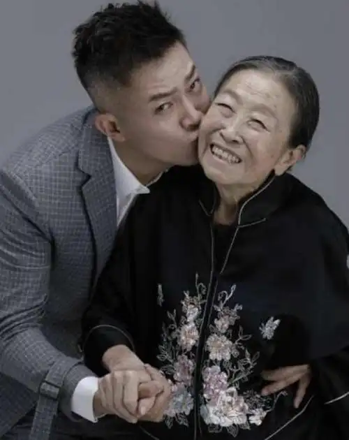 张少华:一辈子住40平小房子,因病去世前,还在拍戏为儿子还房贷