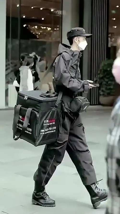 黑天鹅外卖员身高在180以上必须会双语总部在北京最贵的蛋糕200w一个