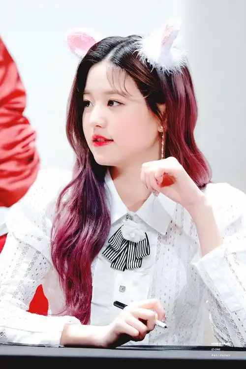 izone张元英高清手机壁纸