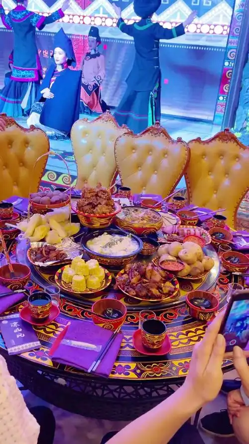 占生活的比重很大,但我们都在为剩下的美好而努力#西昌彝族餐#凉山风