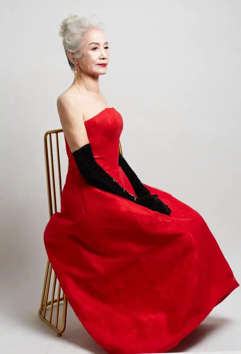 全民健身·乐享生活——银发老人健身房"炫技"(16)