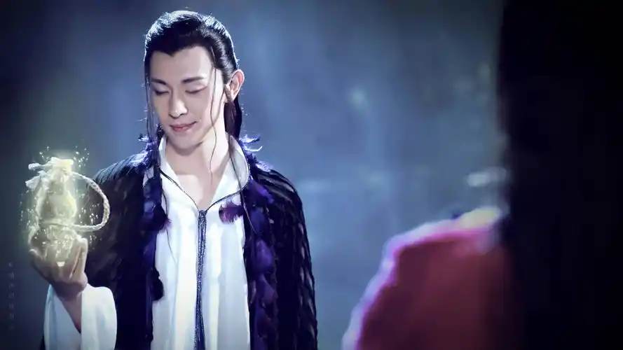 邪魅一笑比拼,邓伦妖气十足,杨洋惹人心动,朱一龙鬼魅诱惑