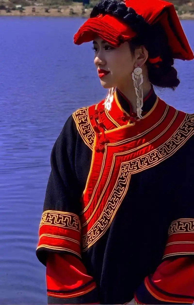 凉山彝族自治州的姑娘,天性善良,温柔,大方优雅