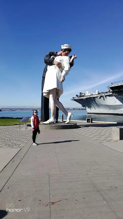 胜利之吻与航母