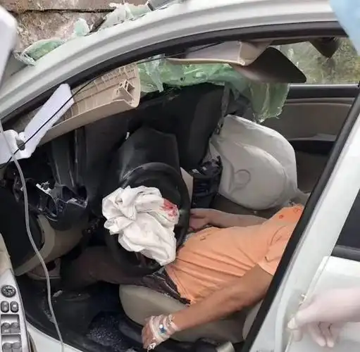 五一外出高峰期,希望各位司机出行谨慎驾车,与安全结伴!