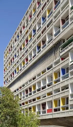 柯布西耶设计的马赛公寓容纳了1600人