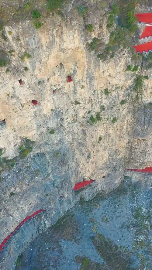 全球旅游进行时#锡崖沟挂壁公路,村里三代人凿了整整30年!