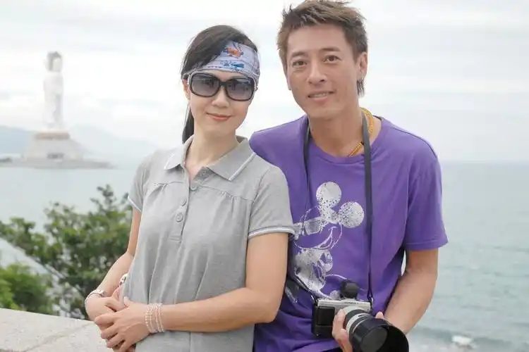 代女将"穆桂英",偷偷嫁"令狐冲"无人知,如今56岁的她甘做丁克_麦景婷