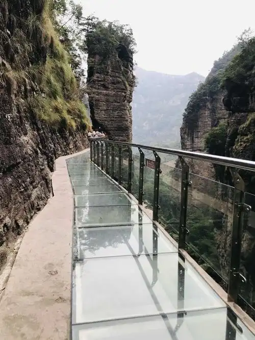龙岩景区,灵岩卧龙谷玻璃栈道.