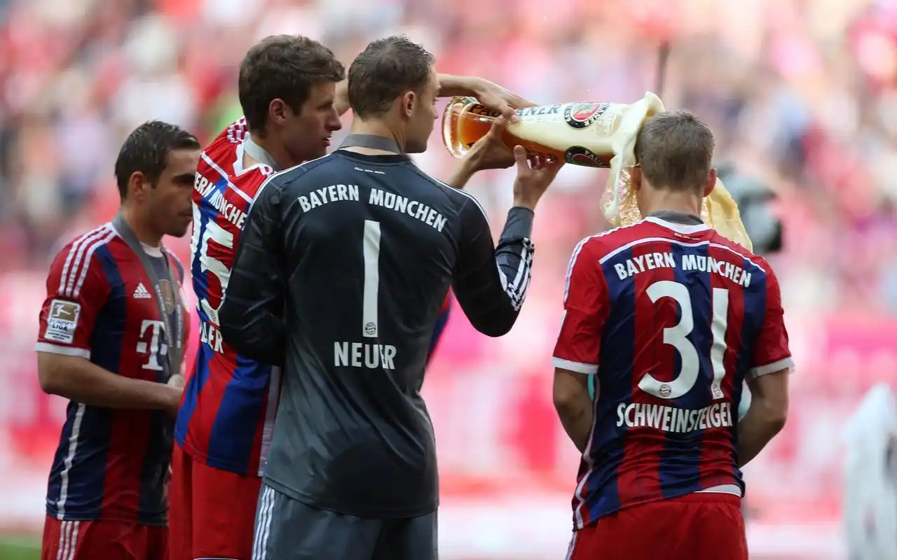 拜仁慕尼黑足球比赛图片高清壁纸