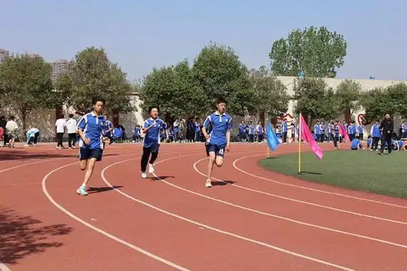 郑州47中管城三中校区举办第五届体育节