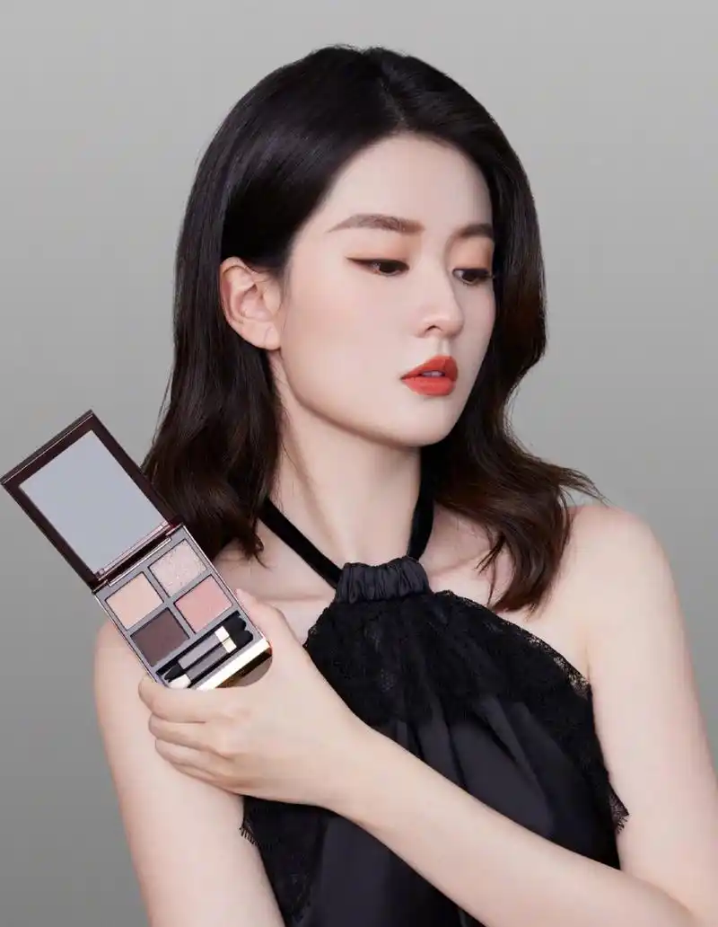 乔欣# 肤白貌美的容颜,白皙细嫩的肩颈线,性感妩媚,风情万种,楚楚动