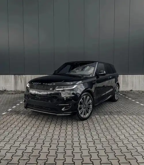 刚刚在路边看到一辆新款路虎揽运!也太帅了吧,为什么大家都说丑呢?