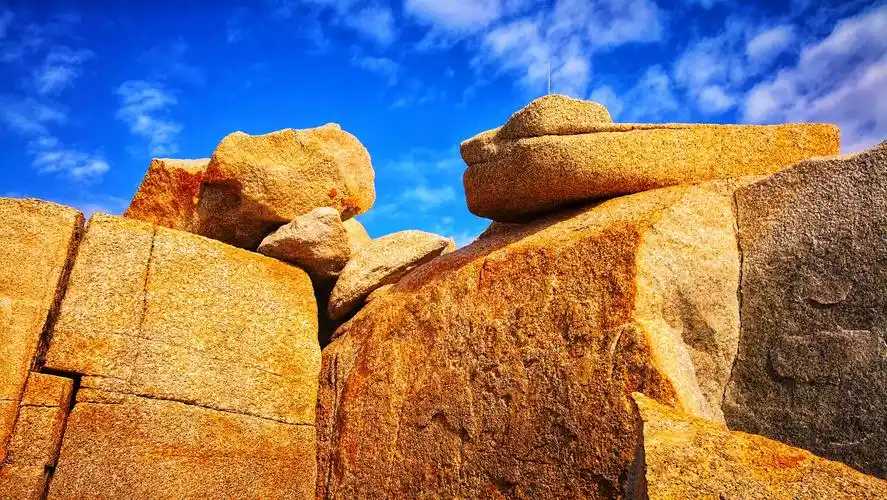 借机整理一下我的2017年到2019年爬山涉水户外所拍的石头,有个美丽