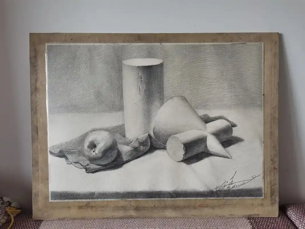 很少画这种高亮调的素描静物,不同于中低调和中灰调.