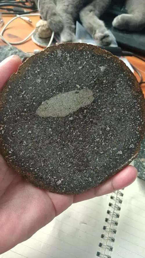 难得一见的奇石稀有金属陨石