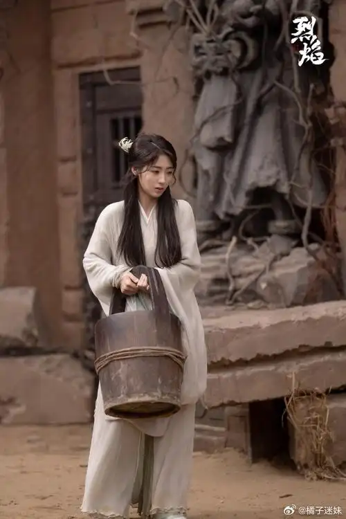 邢菲白菜青衣素服#看到这一次的剧照的时候,真的还是蛮欣赏邢菲艘衣