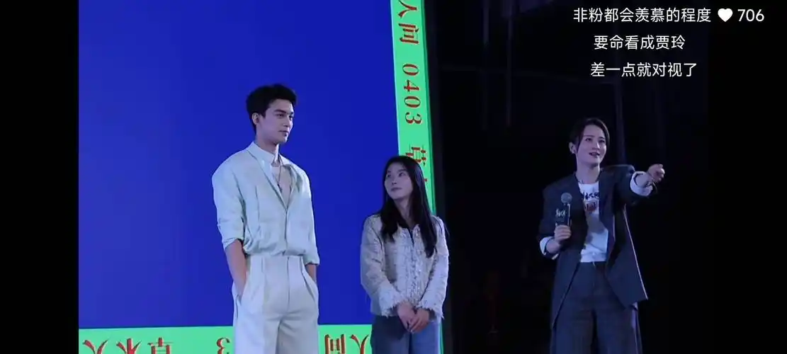吴磊成都路演,紧张到不敢和粉丝对视,网友:泪目了_女生_眼神_模样