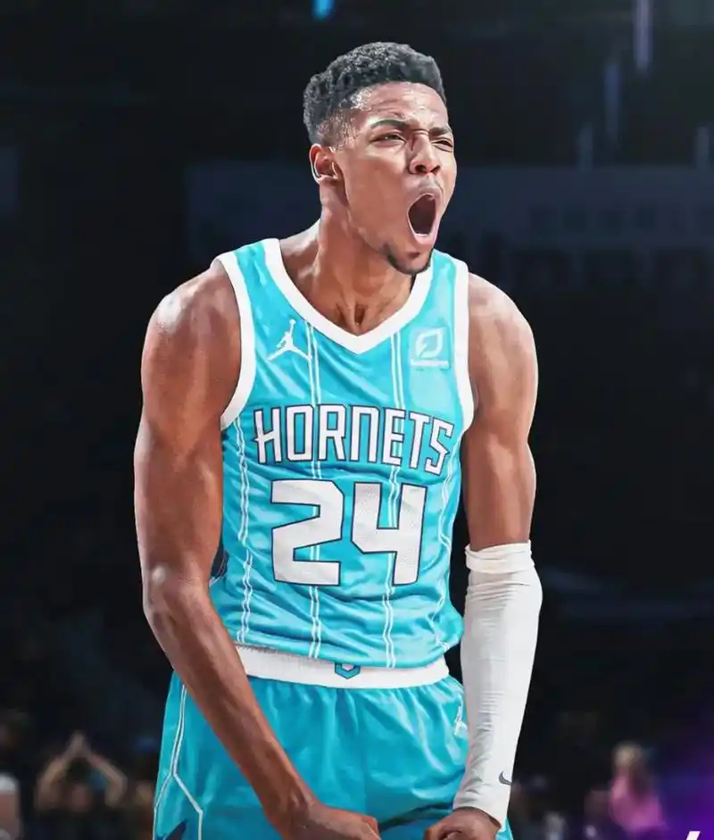 布兰登-米勒的表现令人瞩目,尽管只有21岁,他在夏季联赛对阵没有文班