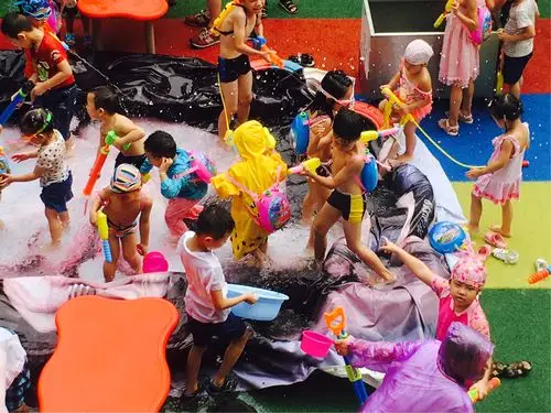 迪彩万国城幼儿园暑假大狂欢——欢乐泼水节活动
